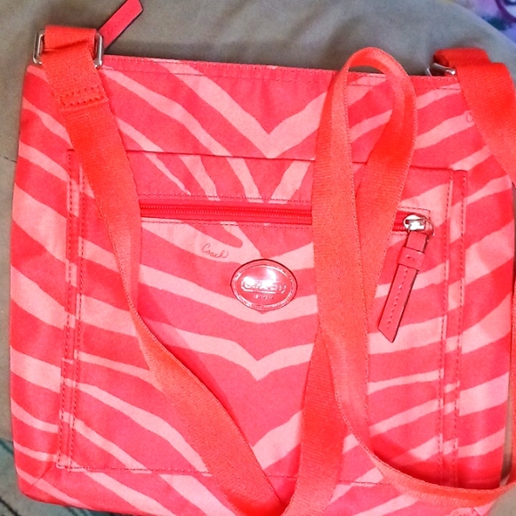 Gorgeous Coral Coach Purse - Picture 4 of 9